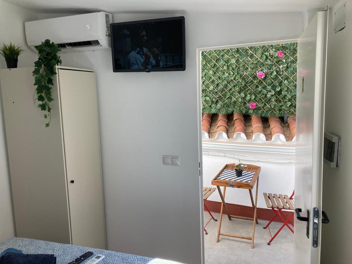 Malaguena Salerosa "Apartamento - Estudio Con Terraza" En Casa Tipica De 1 A 4 Dormitorios Málaga Eksteriør bilde